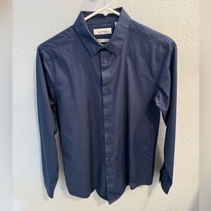 Boys Calvin Klein size 18 button dress shirt -blue